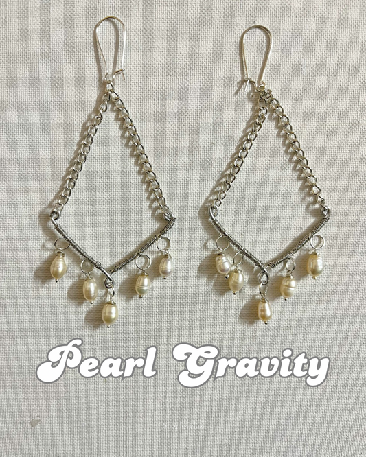 Pearl Gravity Earrings | PREMIUM