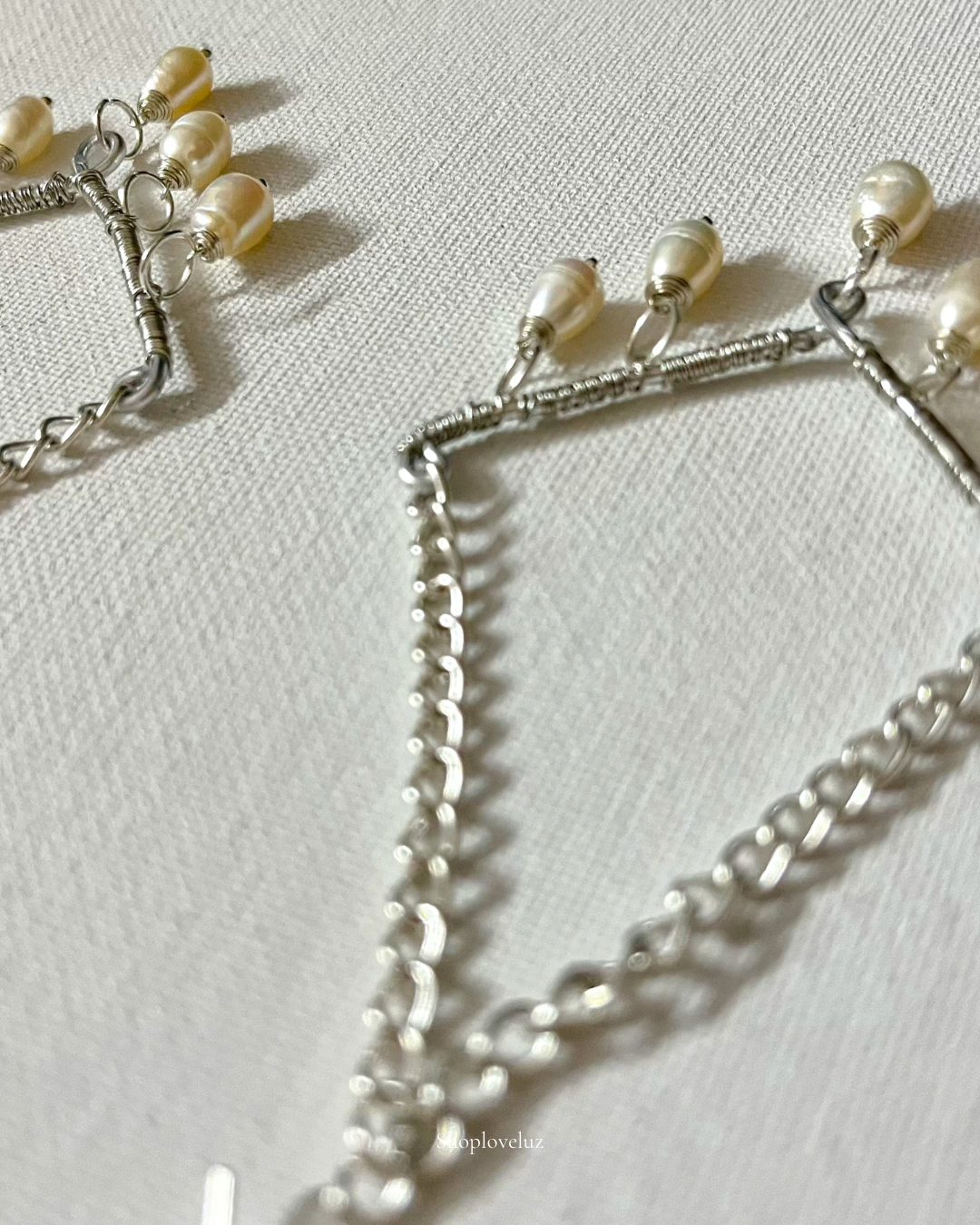 Pearl Gravity Earrings | PREMIUM